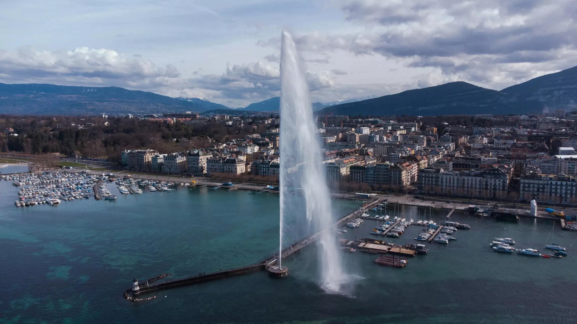 jet-eau-geneve-marche-immobilier-rousseau5-immeuble-lac-scaled-1 jet-eau-geneve-marche-immobilier-rousseau5-immeuble-lac-scaled-1